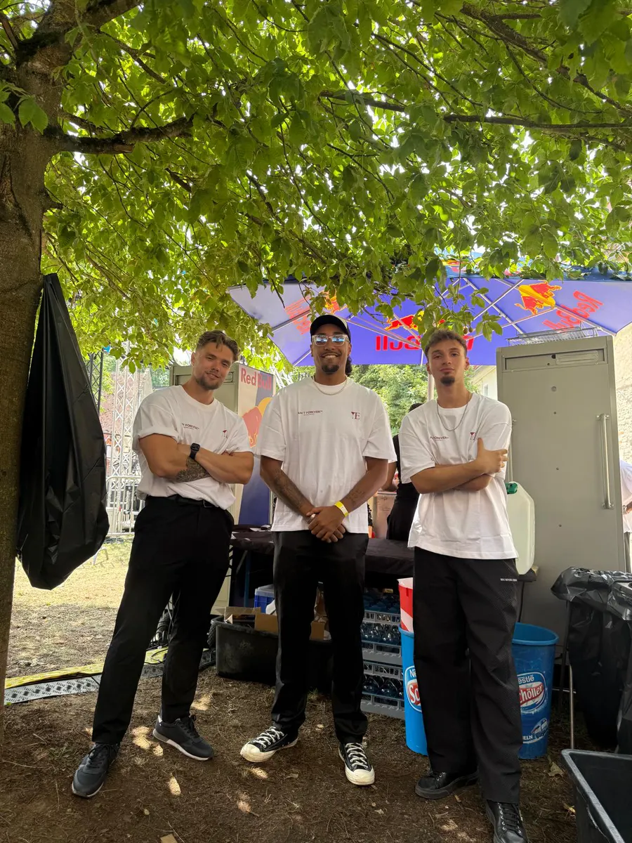 Outdoor event service team
